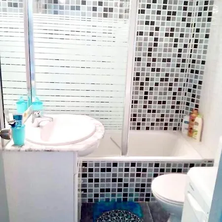 With One Bedroom In With Wonderful City View Furnished Balcony And Wifi 100 M From The Beach Apartamento Torrevieja