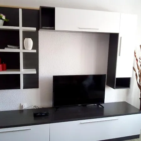 With One Bedroom In With Wonderful City View Furnished Balcony And Wifi 100 M From The Beach Apartamento *