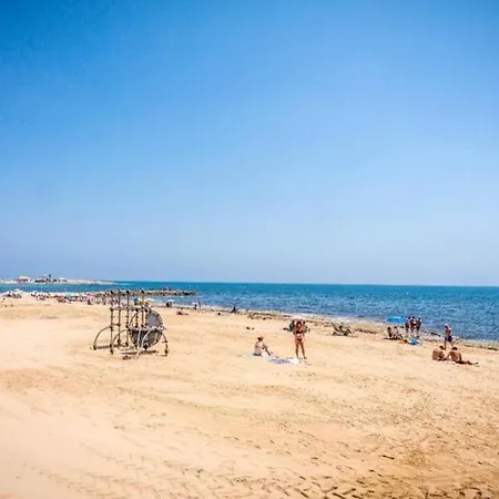 With One Bedroom In With Wonderful City View Furnished Balcony And Wifi 100 M From The Beach تورّيفيِخا
